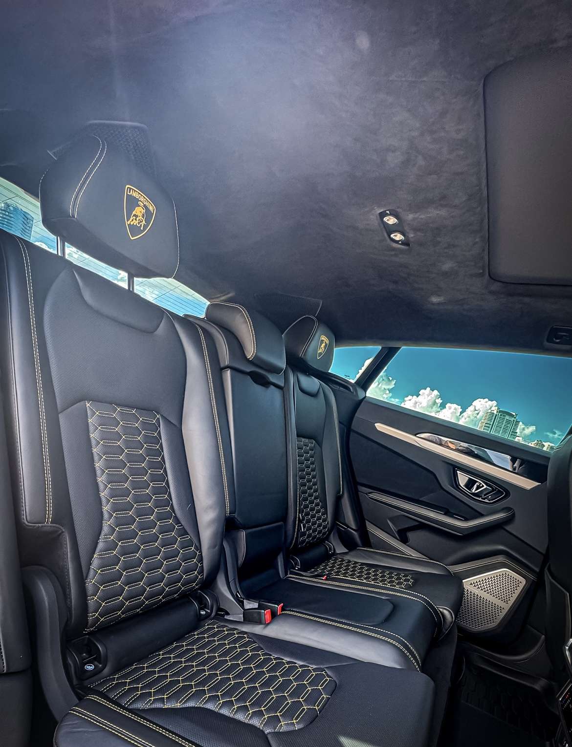 Lamborghini Urus Rental in Miami thumbnail 5