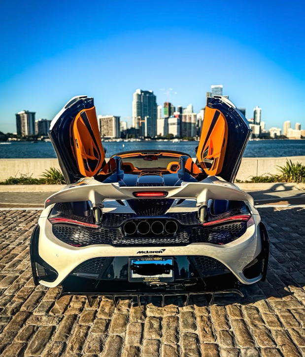 McLaren 765LT Rental in Fort Lauderdale thumbnail 4