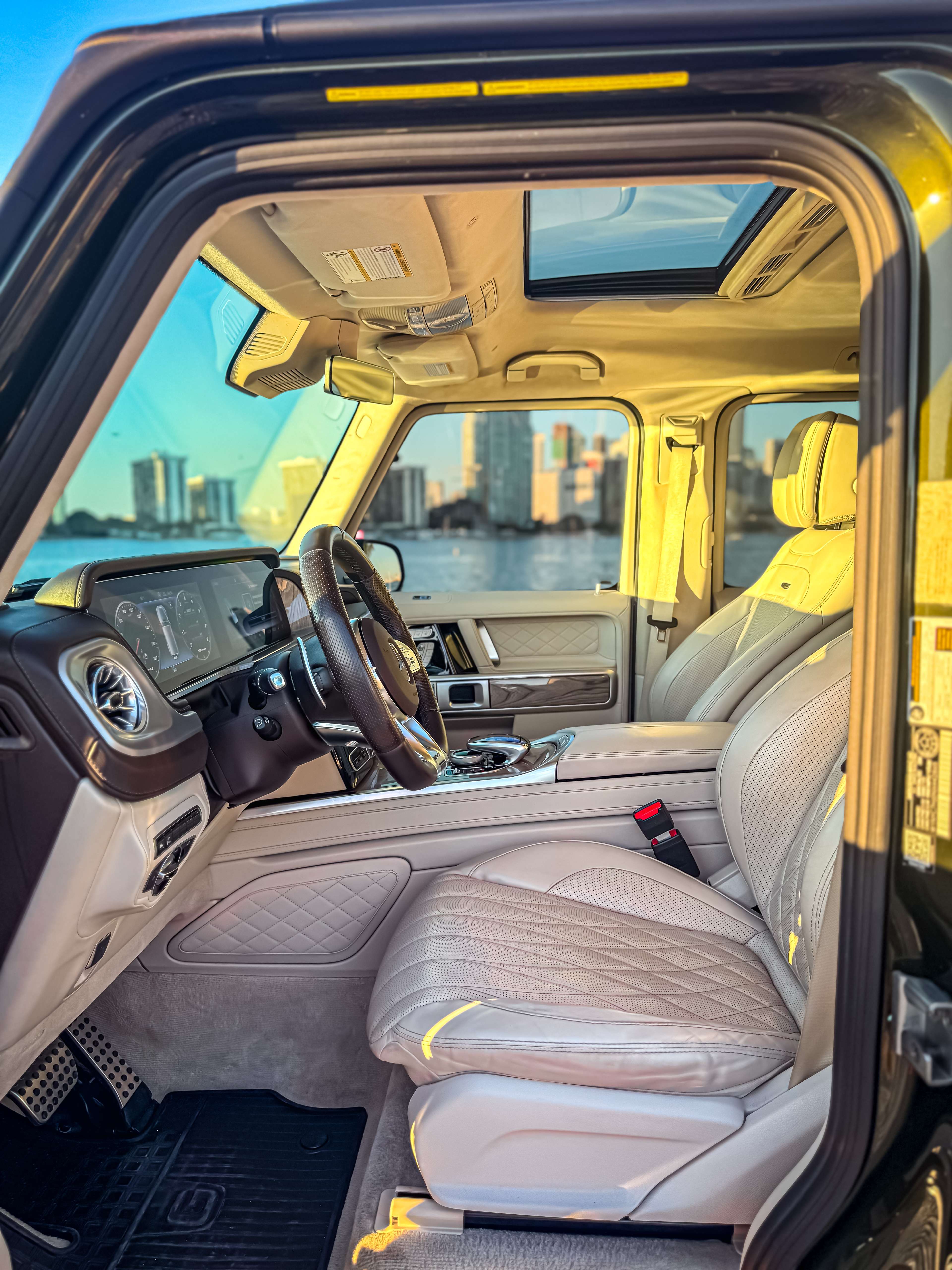 Mercedes-Benz G63 AMG (British Racing Green) Rental in Miami thumbnail 6