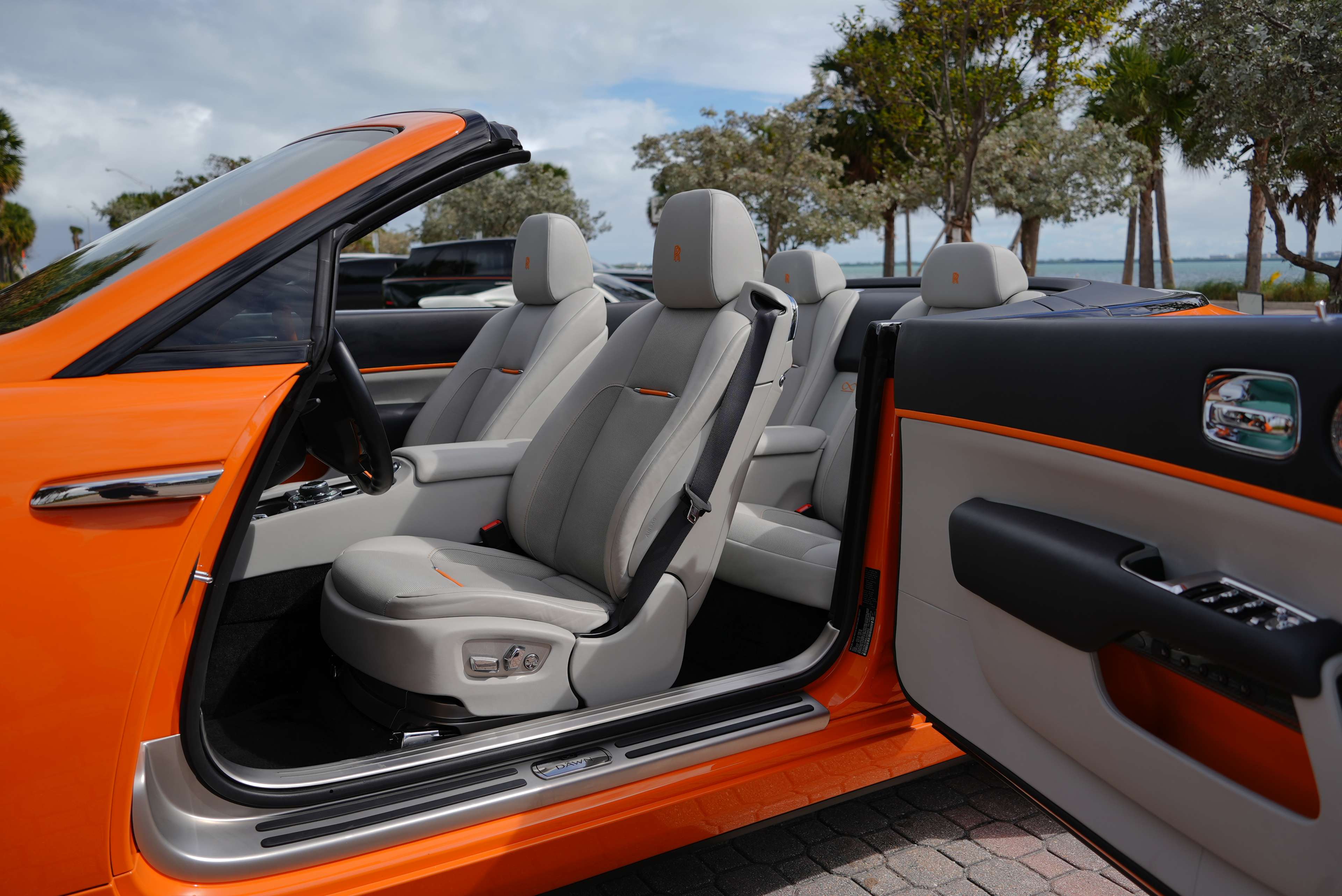 Rolls-Royce Dawn Rental in Miami thumbnail 6