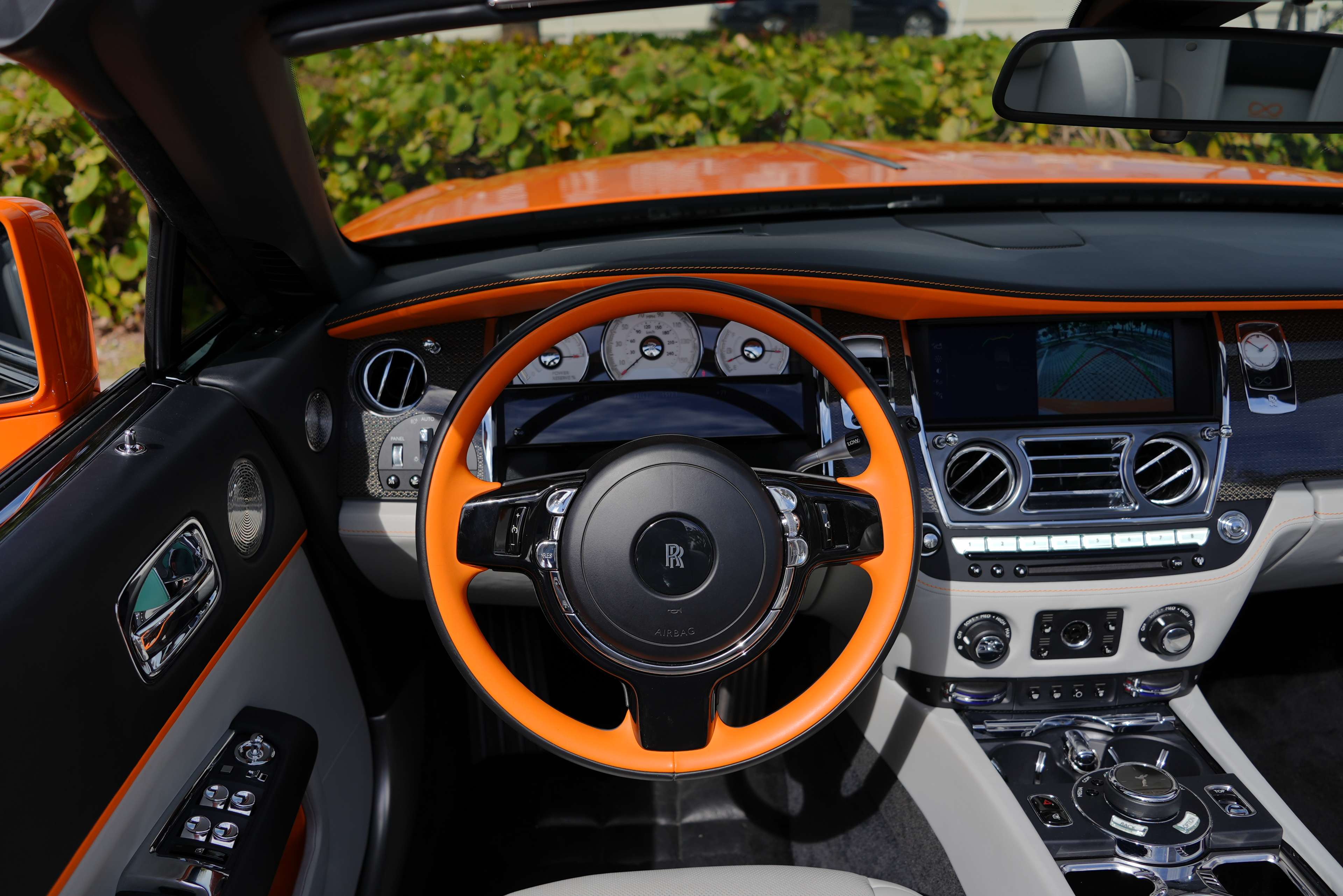 Rolls-Royce Dawn Rental in Miami thumbnail 7
