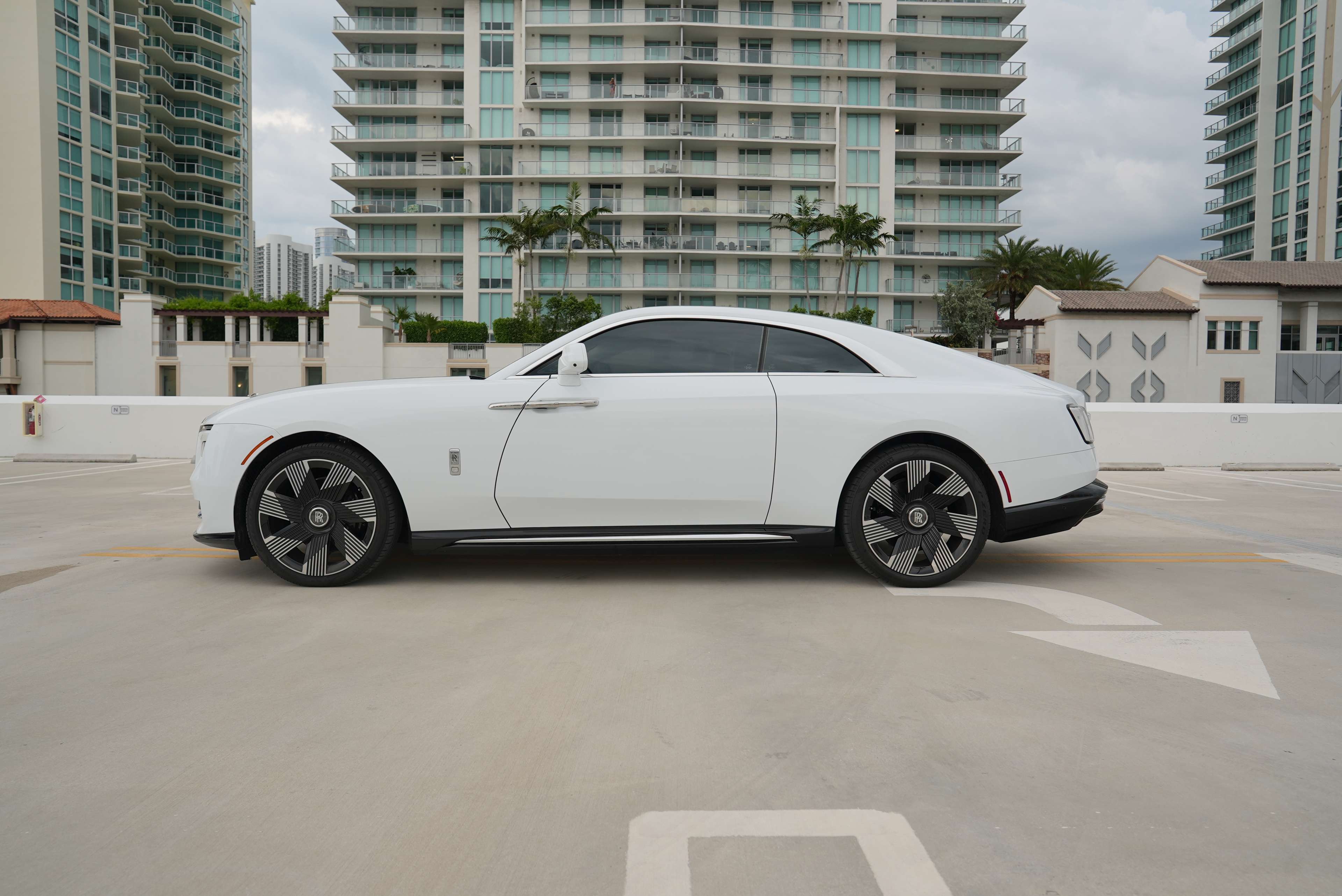 Rolls-Royce Spectre Rental in Miami thumbnail 3