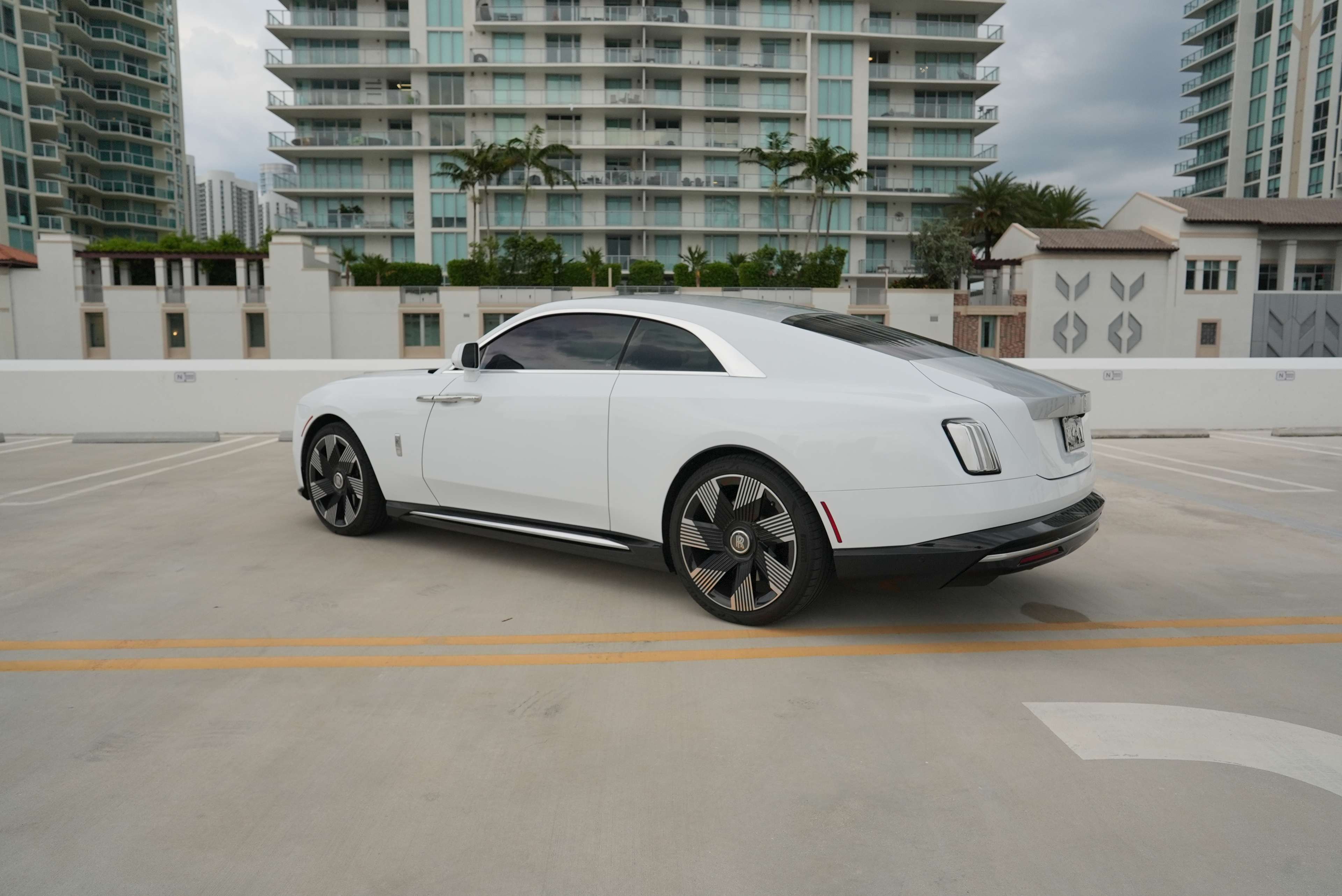 Rolls-Royce Spectre Rental in Miami thumbnail 4