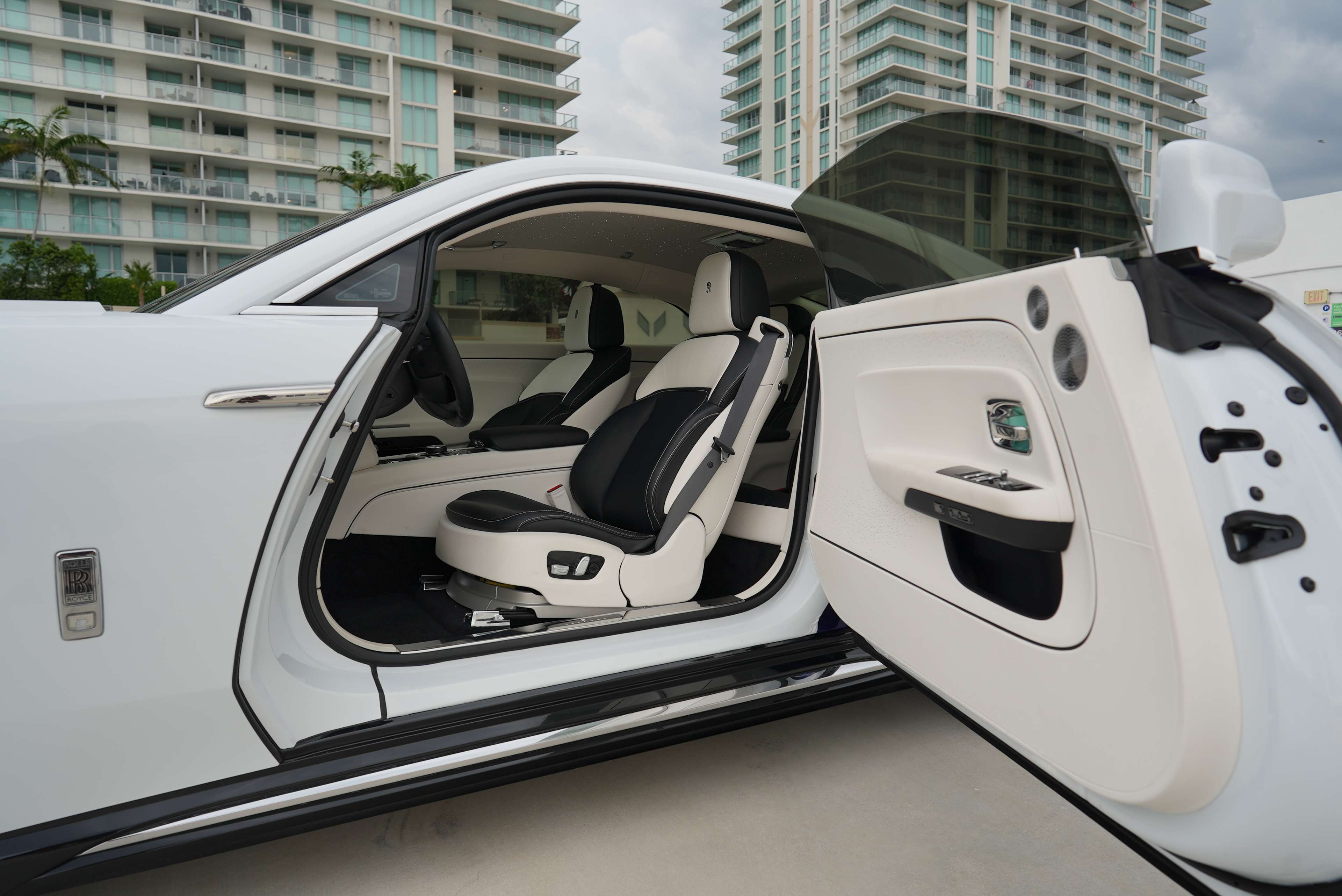 Rolls-Royce Spectre Rental in Miami thumbnail 6