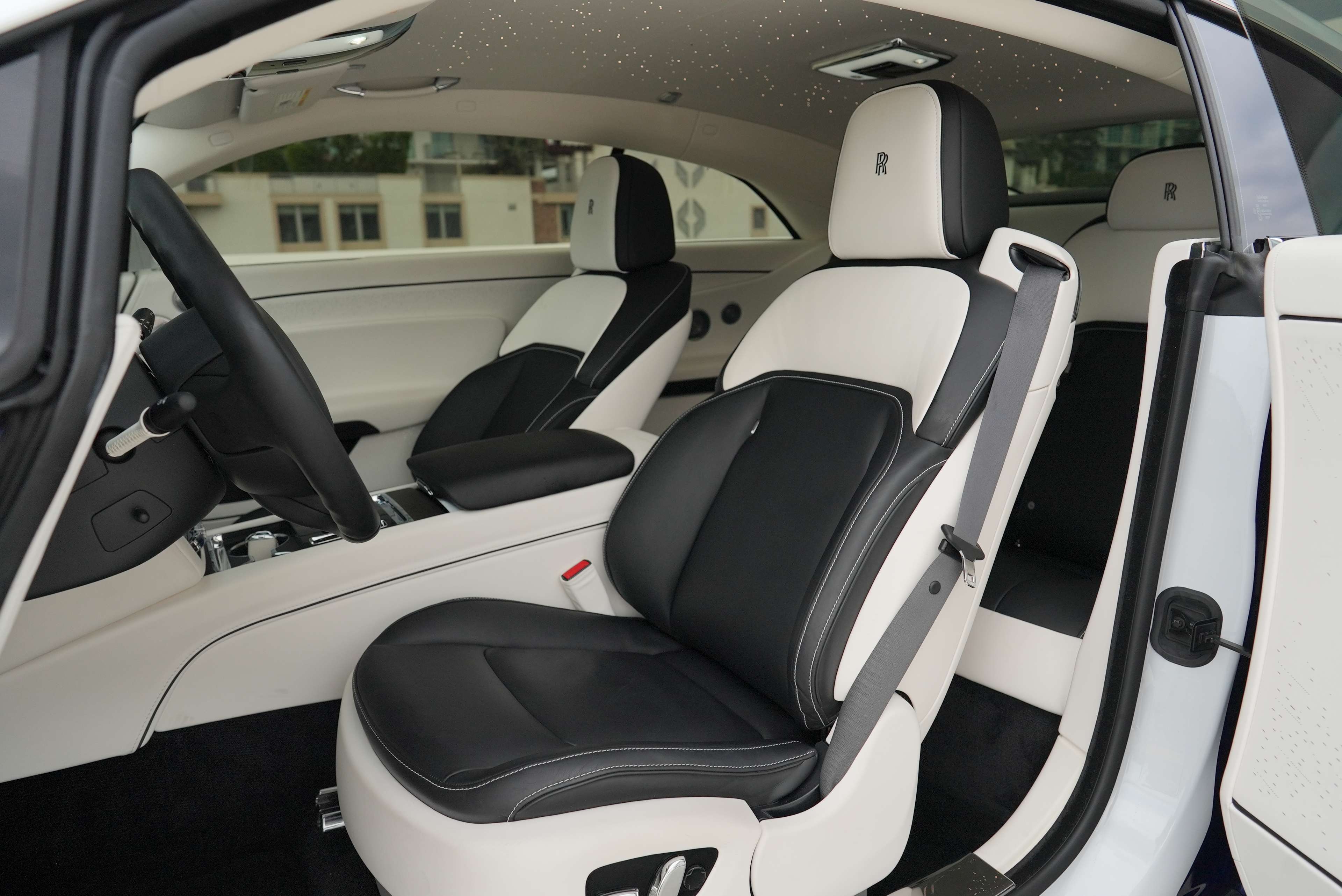 Rolls-Royce Spectre Rental in Miami thumbnail 7