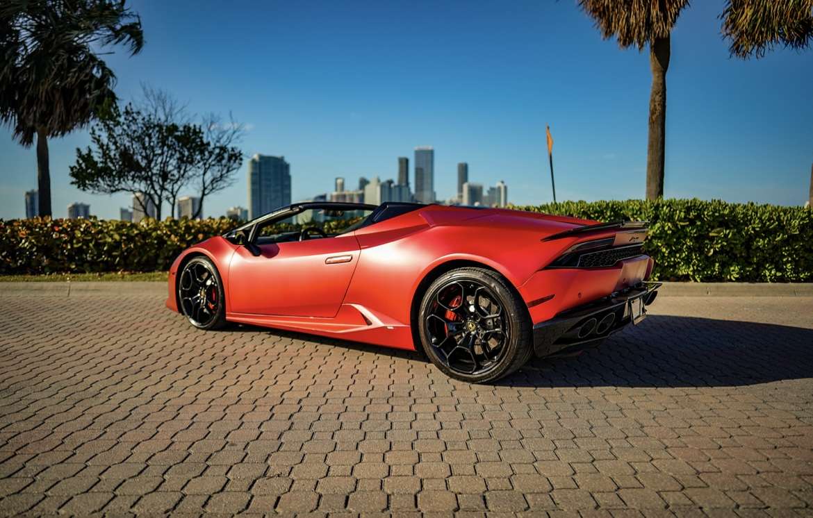 Lamborghini Huracan Rental in Miami thumbnail 3