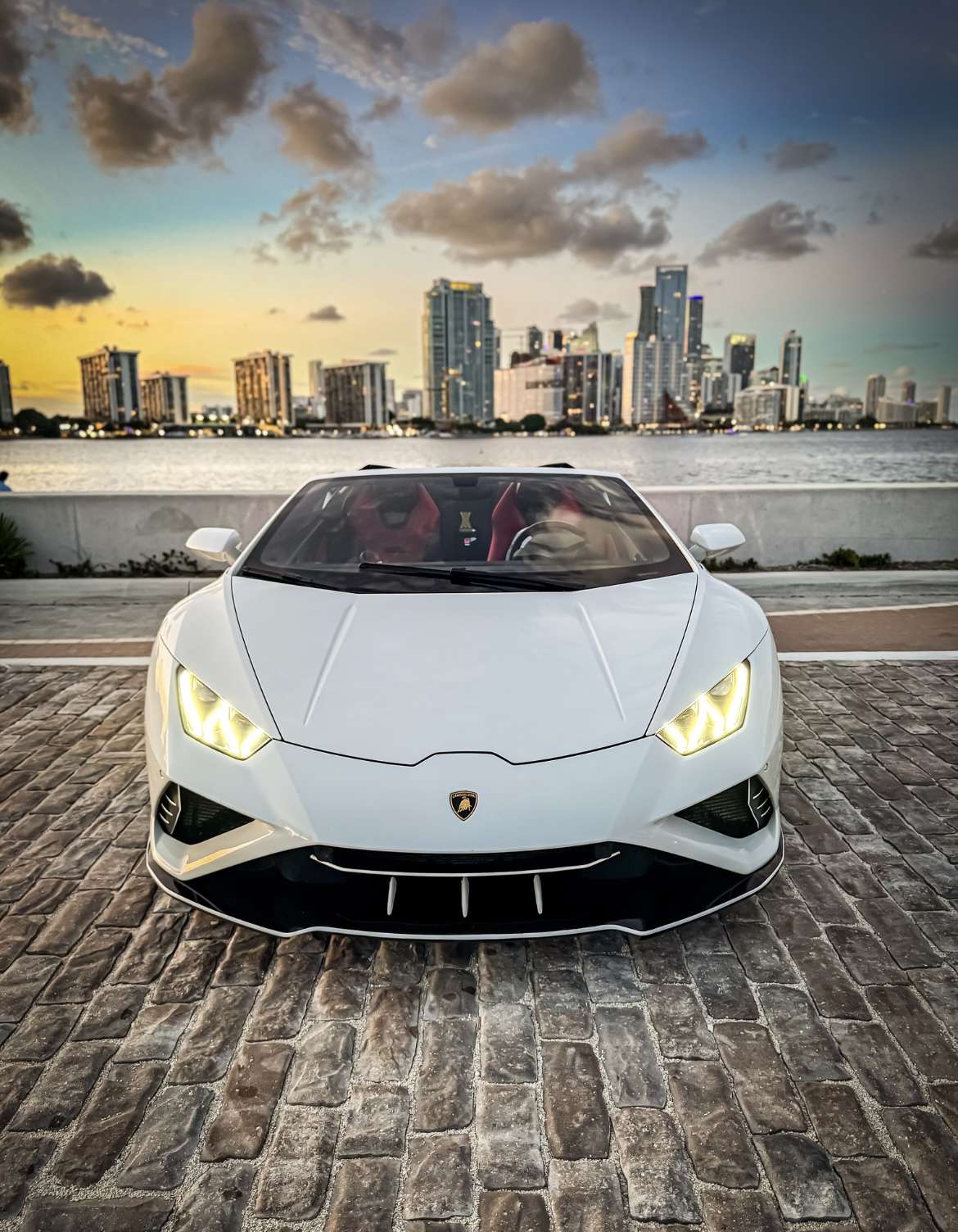 Lamborghini Huracan Evo Spyder Rental in Miami thumbnail 2