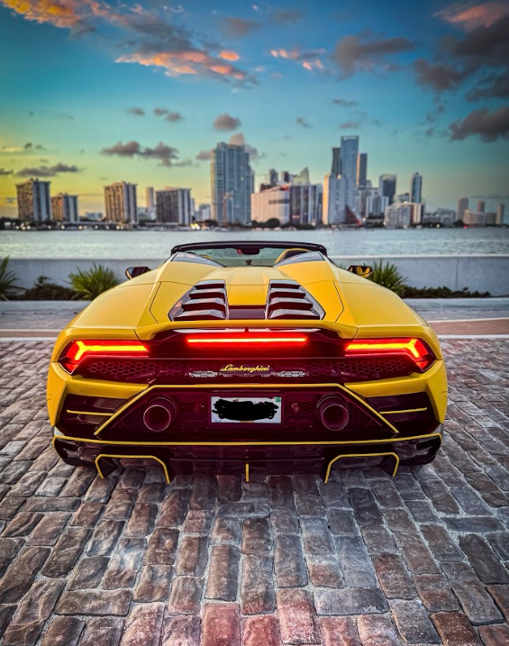 Lamborghini Huracan Evo Spyder Rental in Miami thumbnail 4