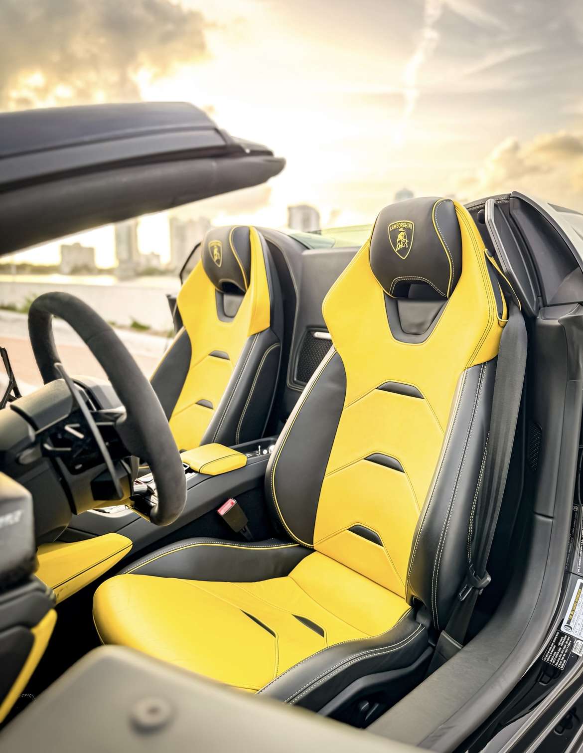 Lamborghini Huracan Evo Spyder Rental in Miami thumbnail 5