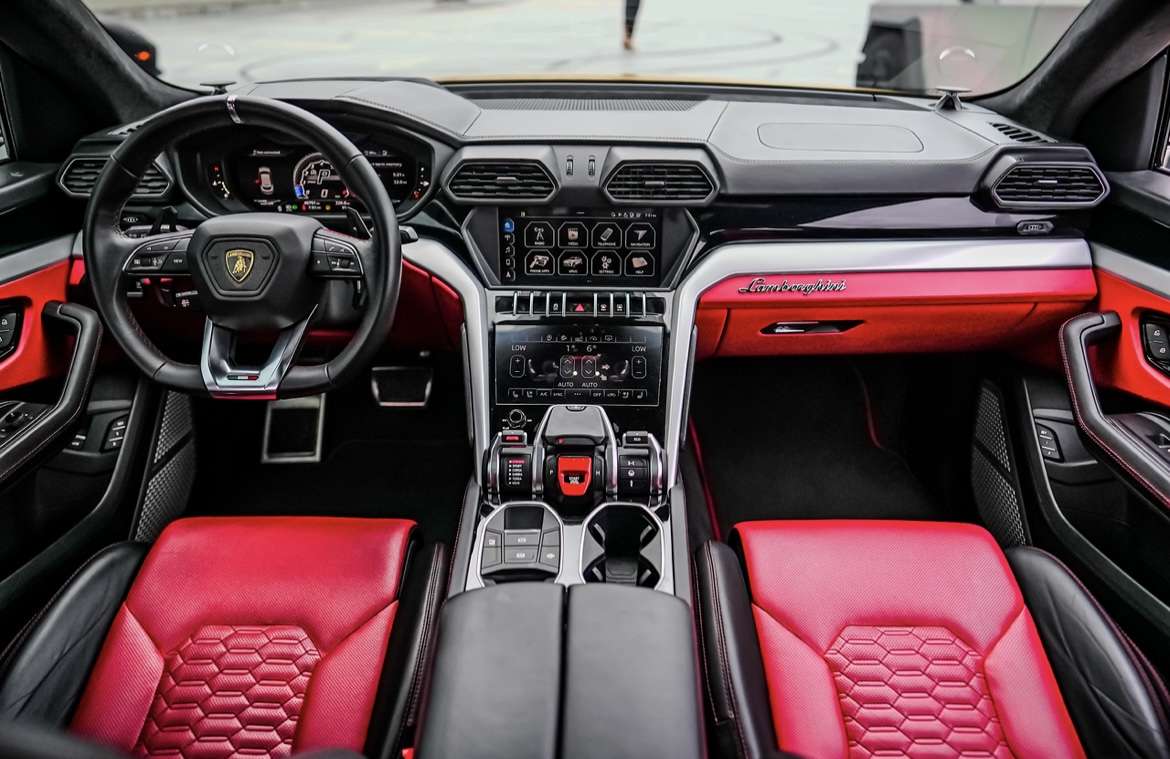 Lamborghini Urus Rental in Miami thumbnail 4