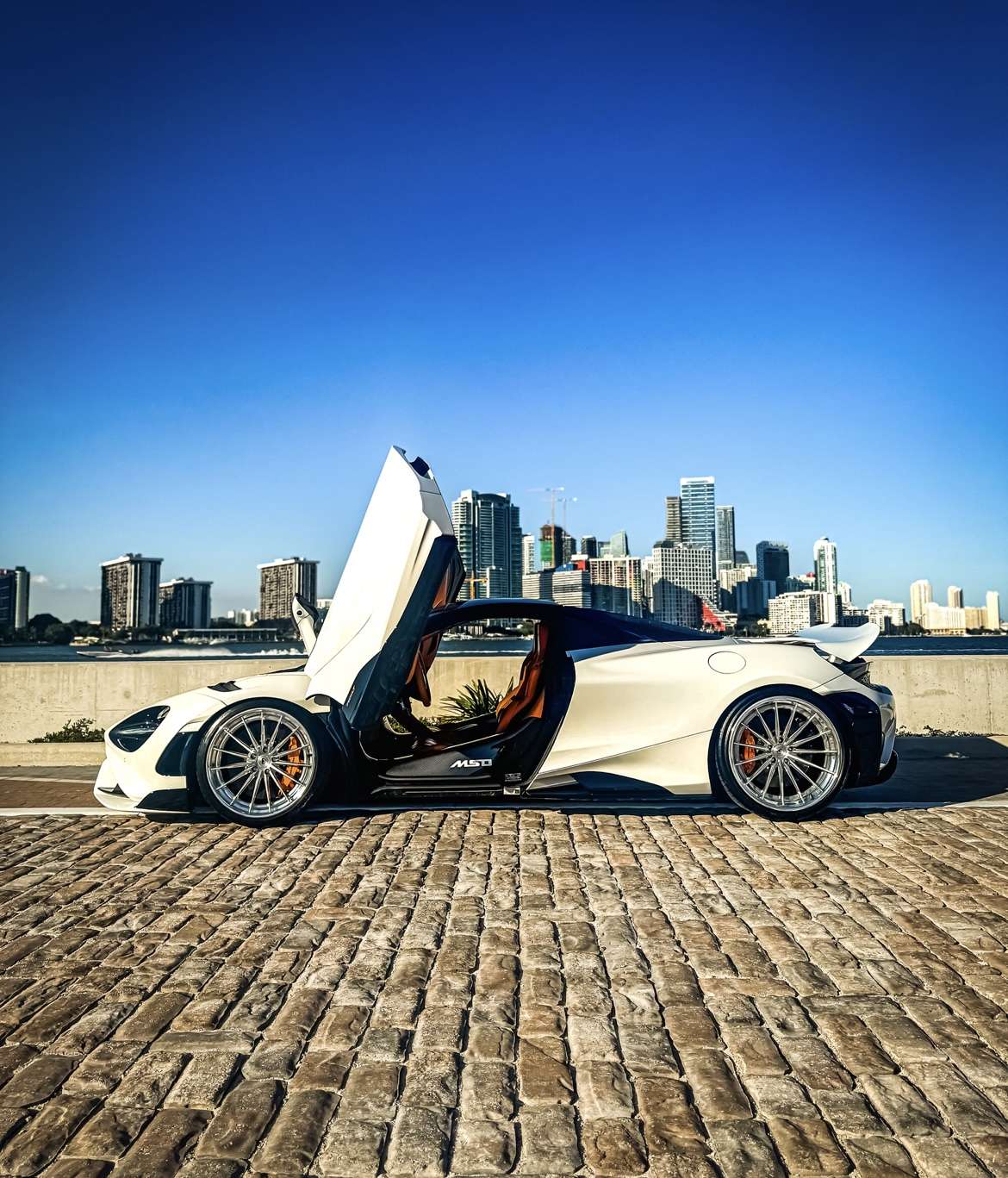 Mclaren 765lt Rental in Miami thumbnail 3