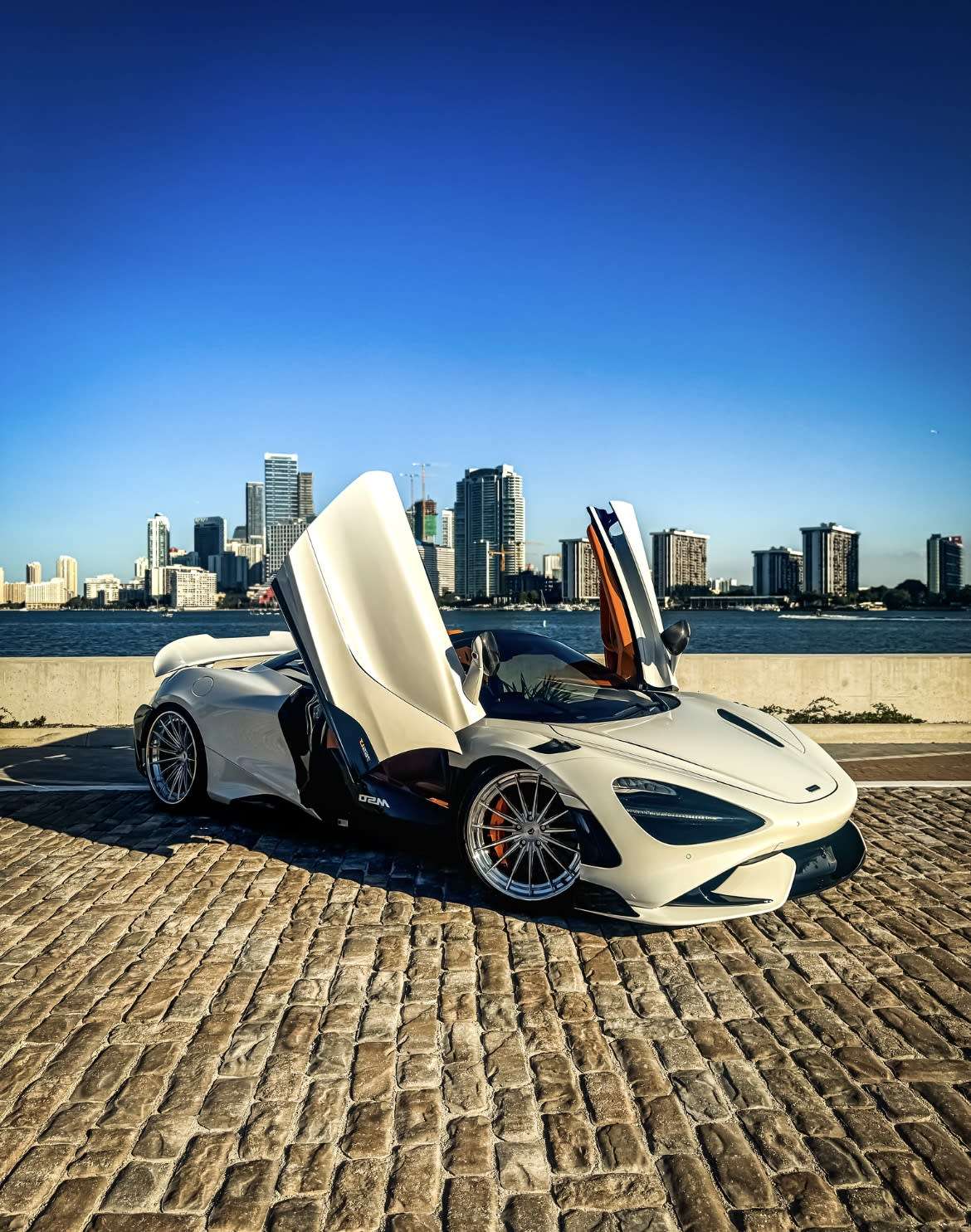 Mclaren 765lt Rental in Miami thumbnail 1