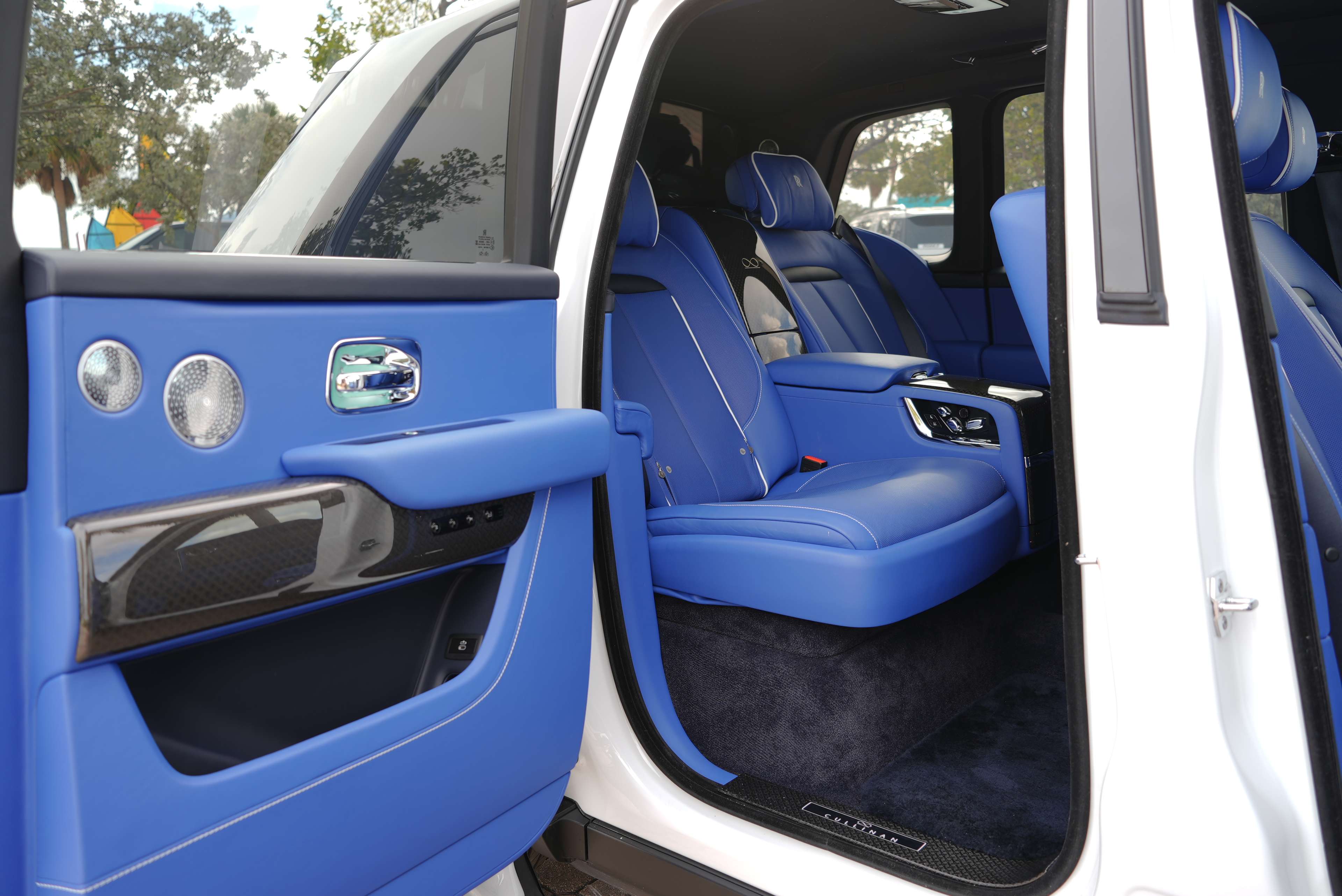 Rolls Royce Cullinan Rental in Miami thumbnail 8